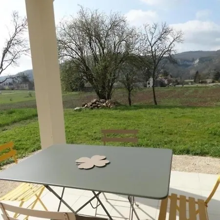 House La Vigne Blanche بيت للعطل Memerlin