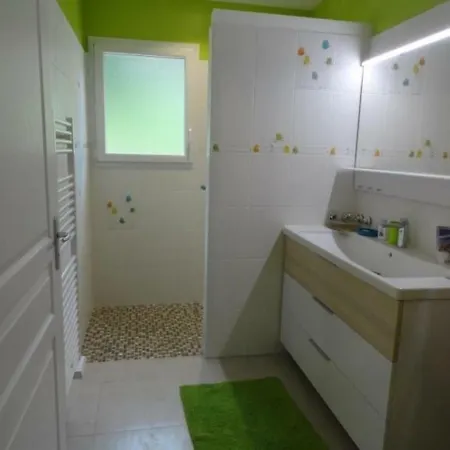 House La Vigne Blanche بيت للعطل